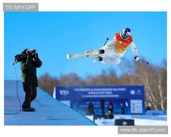 中国选手李方慧获自由式滑雪U型场地技巧世界杯阿斯本站金牌